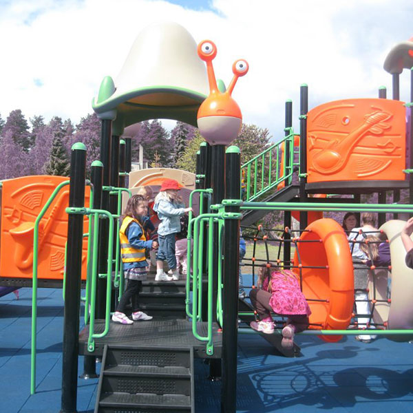 Pay attention to the customized standards of children's wooden outdoor amusement equipment