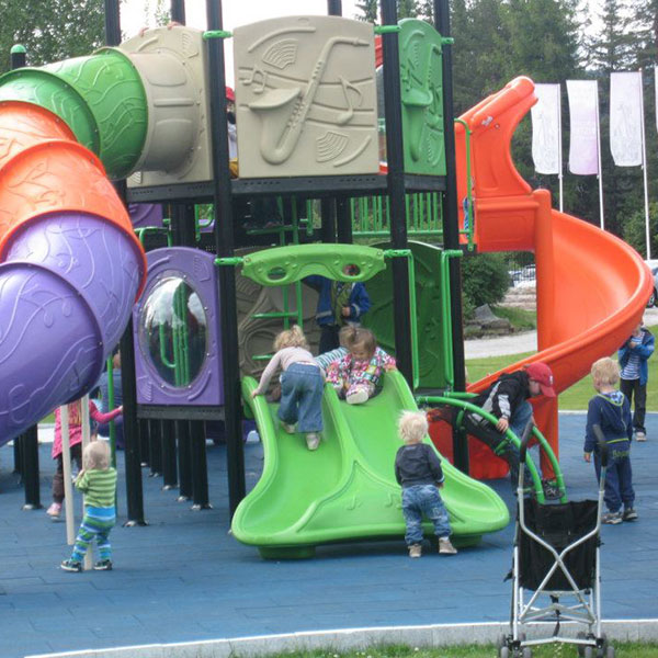 Children's playground design sharing in Denmark and Canada